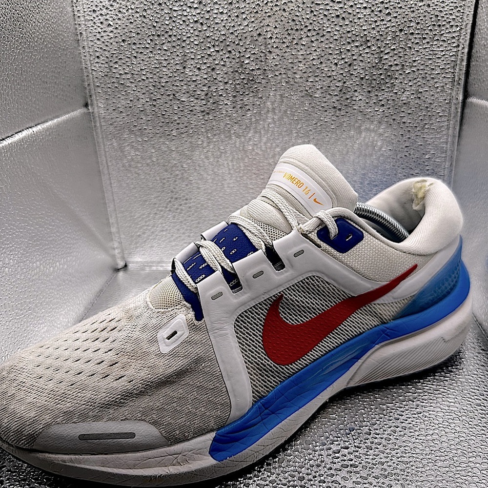 COPY - Nike Vomero 16 White Photo Blue Red Size 10M / 11.5W